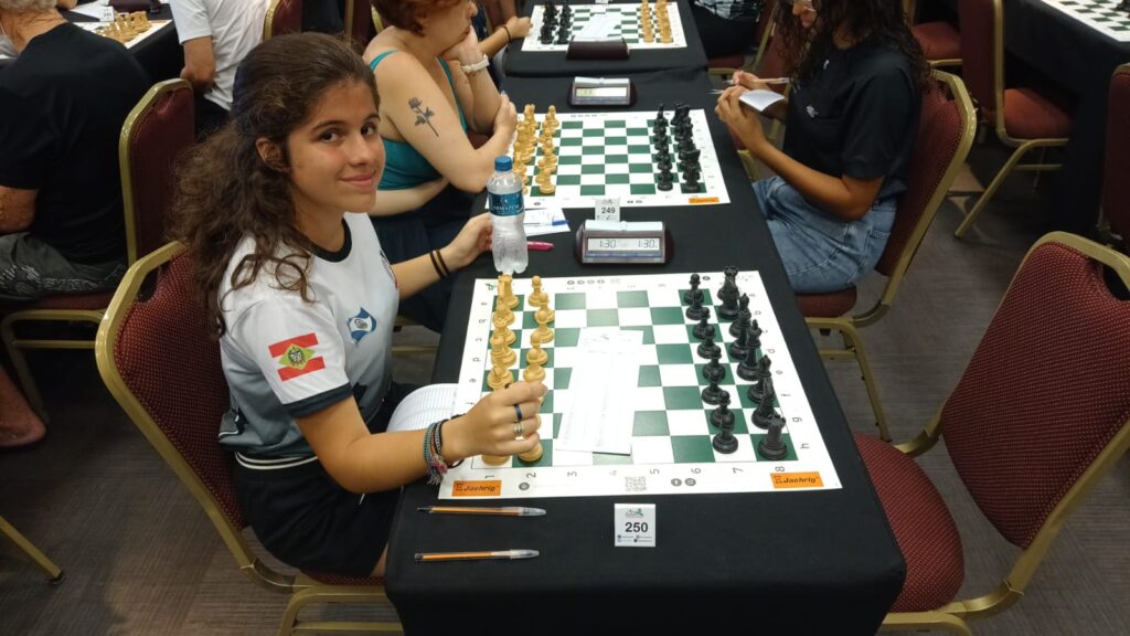 Enxadrista mirim de Penha chega em terceiro no Floripa Chess Open e carimba  passaporte para o Pan-americano de Xadrez Escolar - Notícias de Penha -  Santa Catarina